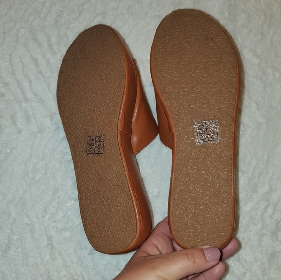 Pierre Dumas NEW size 9 slide sandals tan - Picture 3 of 9